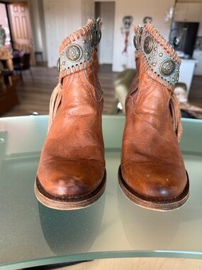 Corral western boot with turquoise and silver accents sz 10M